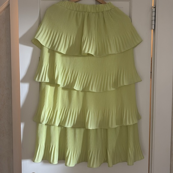 Lime green‎ Tiered Skirt - Picture 3 of 5